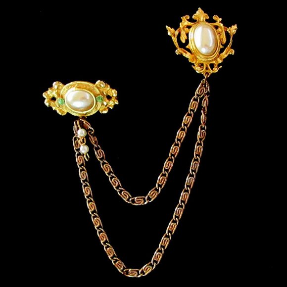 Faux pearl & rhinestone gold tone chatelaine style brooch - sweater/cape guard - Picture 1 of 7